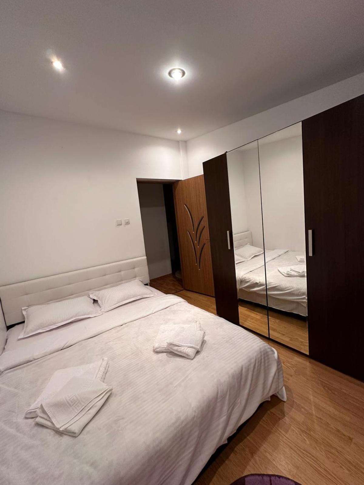 Special Apartment Nadeva Suceava Bagian luar foto